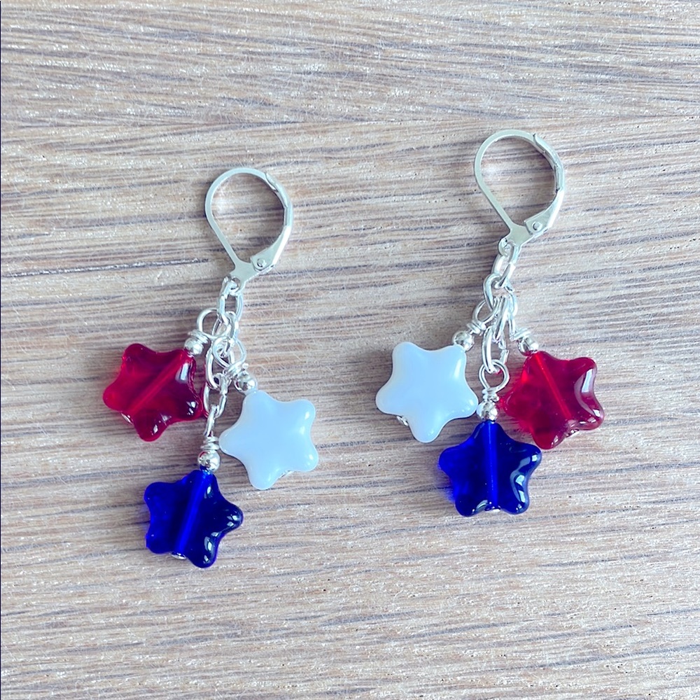 HAND CRAFTED RED WHITE & BLUE STAR EARRINGS - Picture 6 of 12